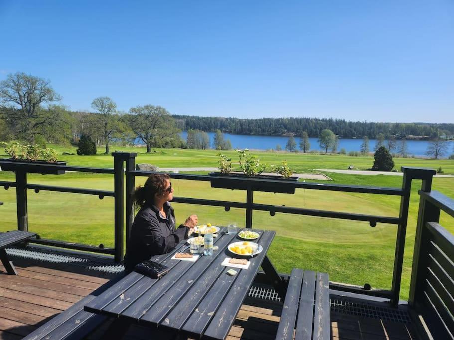 Nyrenoverat Strandnaera Med Fantastisk Utsikt Rimbo Ngoại thất bức ảnh